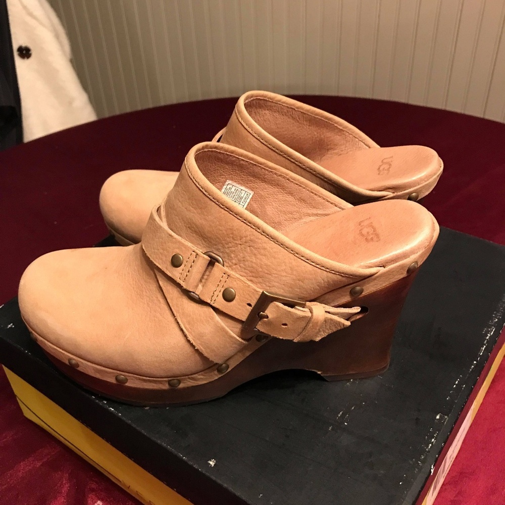 Uggs nubuck clogs